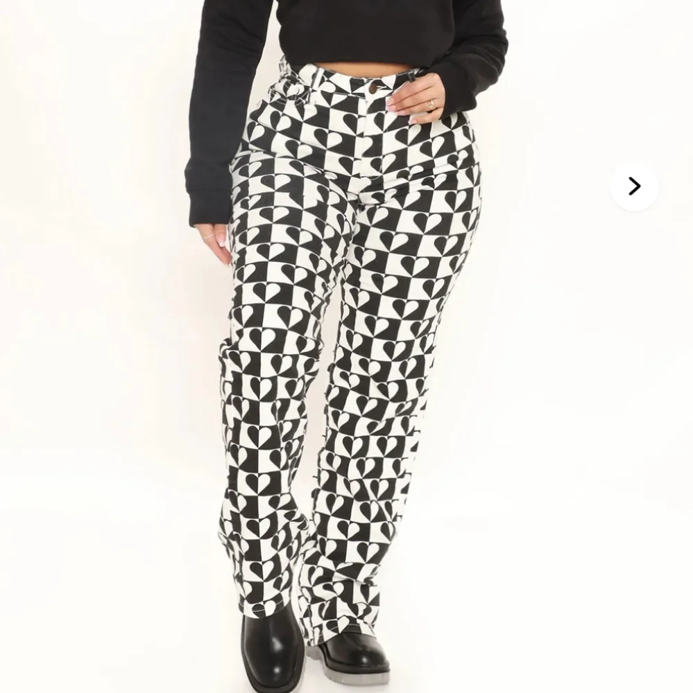 NWT Fashion Nova Queen Of Hearts Straight Leg Heart Pattern Pants Size 11